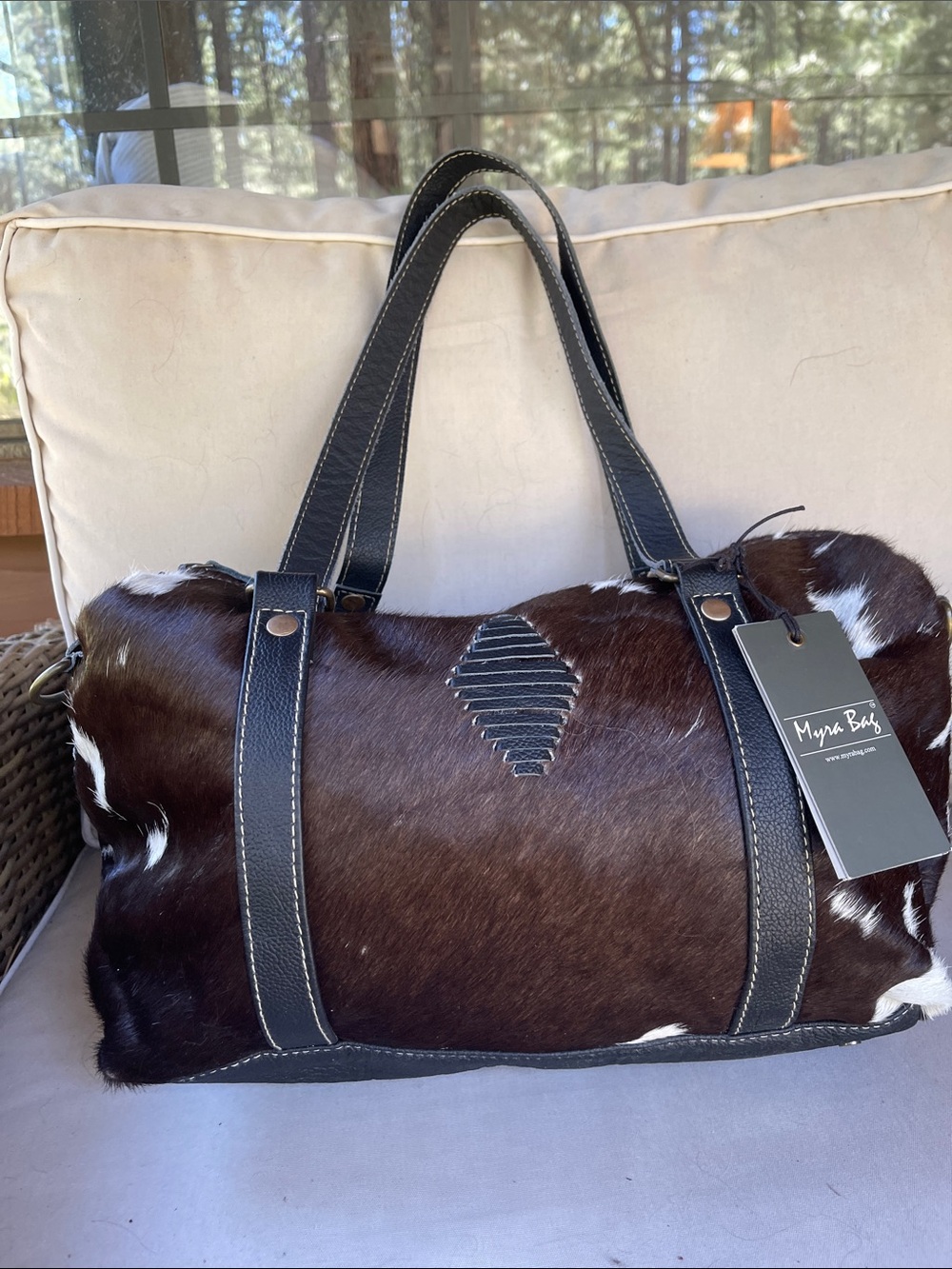 Cowhide handbag without shoulder strap